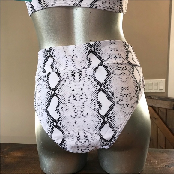 4 For 25$ Animal Print Swimsuit Bikini Set. Size Medium - Picture 8 of 9